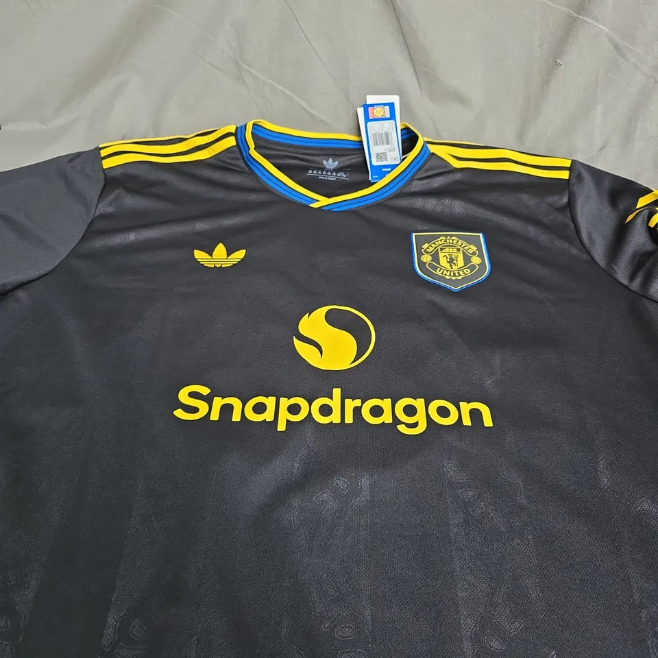 MANCHESTER UNITED FC AWAY SHIRT NO. 19 MBEUMO - 4XL