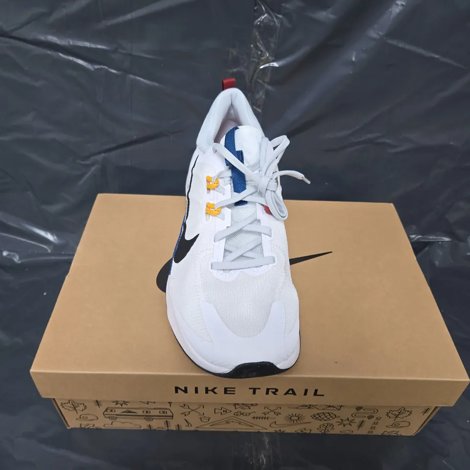 BOXED PAIR OF NIKE JUNIPER TRAIL 2 TRAINERS IN WHITE MULTI - UK 11