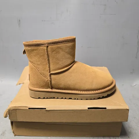 UGGS WOMENS DOKOTA BOOTS IN TAN  - SIZE UK 6 