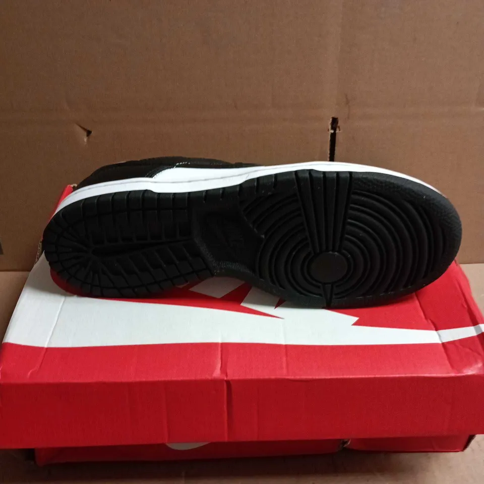 BOXED PAIR OF NIKE DUNK LOW GS BLACK/WHITE – UK 5