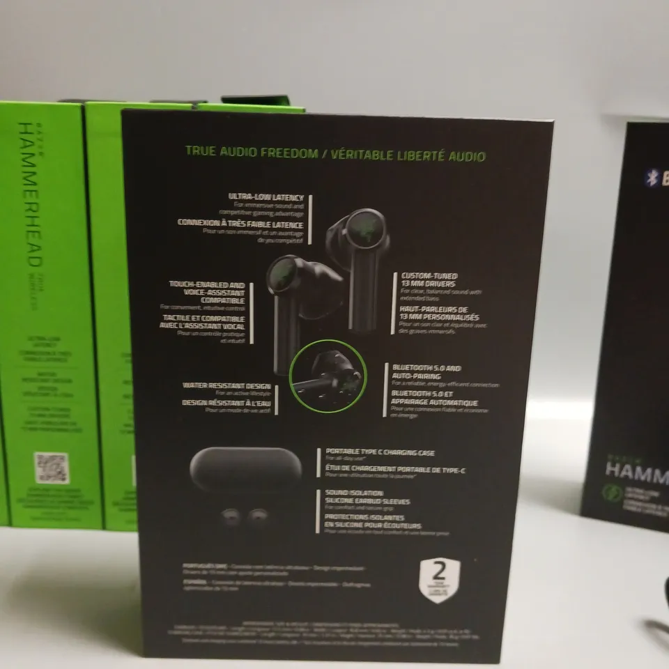 LOT OF 5 BOXED RAZER WIRELESS HEADPHONES IN BLACK AND GREEN INCLUDES CHARGING CASE, CABLE AND WRIST STRAP