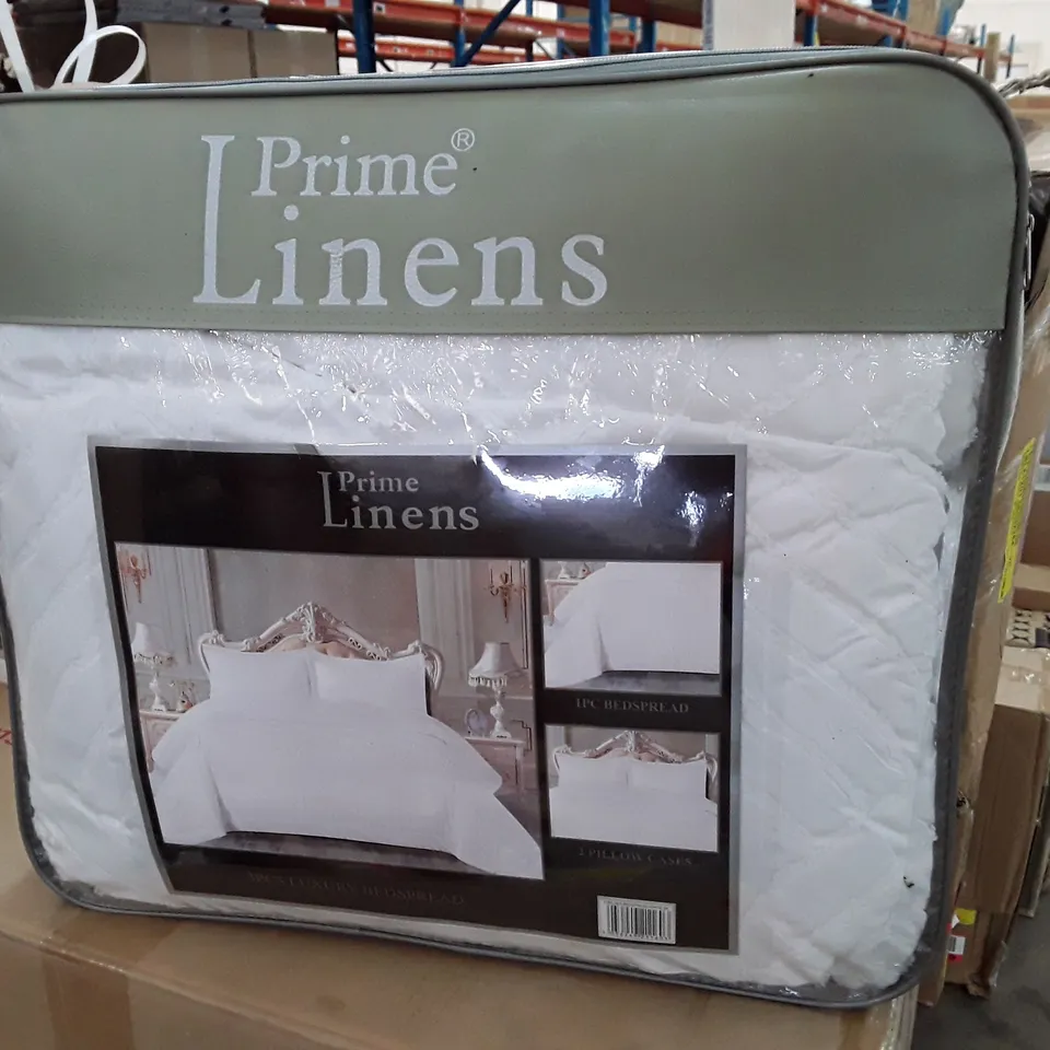 HENDRUM BEDSPREAD SET WITH 2 PILLOWS 