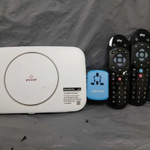 BOX OF APPROXIMATELY 12 ASSORTED ITEMS TO INCLUDE - SKY REMOTE , TRAVEL PLUG , LOGI MOUSE ETC