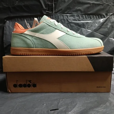 BOXED PAIR OF DIADORA SHOES IN BIRDS EGG GREEN/WHISPER WHITE SIZE UK 10