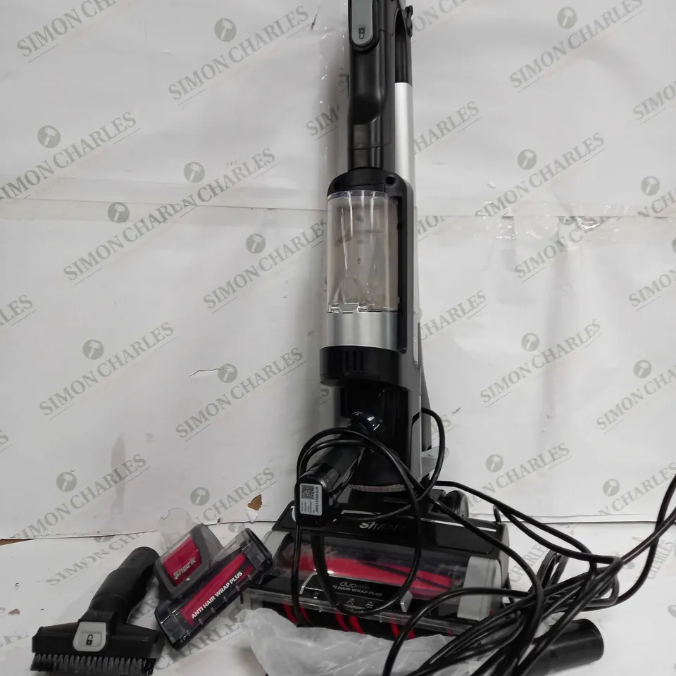 BOXED SHARK STRATOS ANTI HAIR WRAP PET PRO VACUUM CLEANER