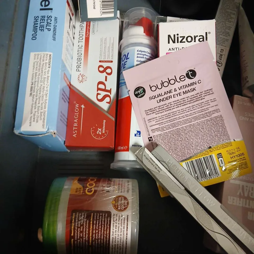 APPROXIMATEY 20 ASSORTED HEALTH AND BEAUTY PRODUCTS TO INCLUDE - STARFISH PROJECT NECKLACE - RODIAL PINK DIAMOND LIFTING FACE MASK - WONDERSKIN POWER FULL MASCARA - ETC
