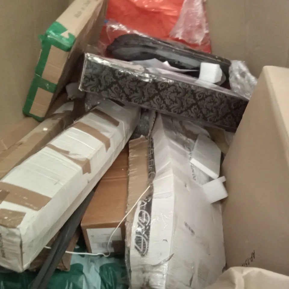 PALLET OF ASSORTED ITEMS INCLUDING STOREMIC TOILET SEAT, FLOOR COAT RACK, RETRACTABLE BABY GATE, HSYLYM VENETIAN BLIND, LED FLOOR LIGHT
