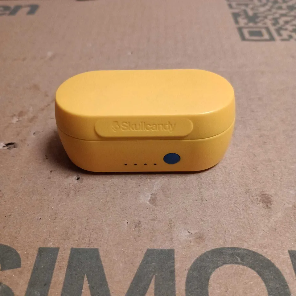 SKULLCANDY SESH TRUE WIRELESS EARBUDS IN YELLOW/BLUE CHARGING CASE - UNBOXED 