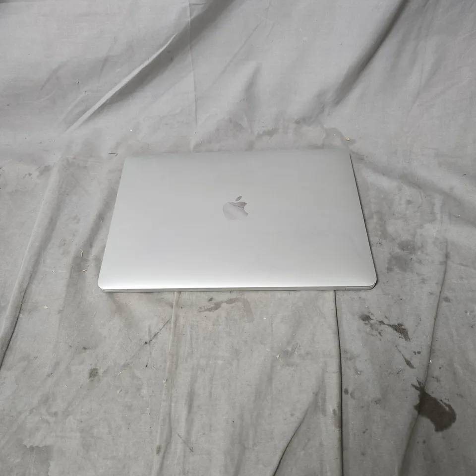 APPLE MACBOOK PRO LAPTOP – SILVER (13-INCH)