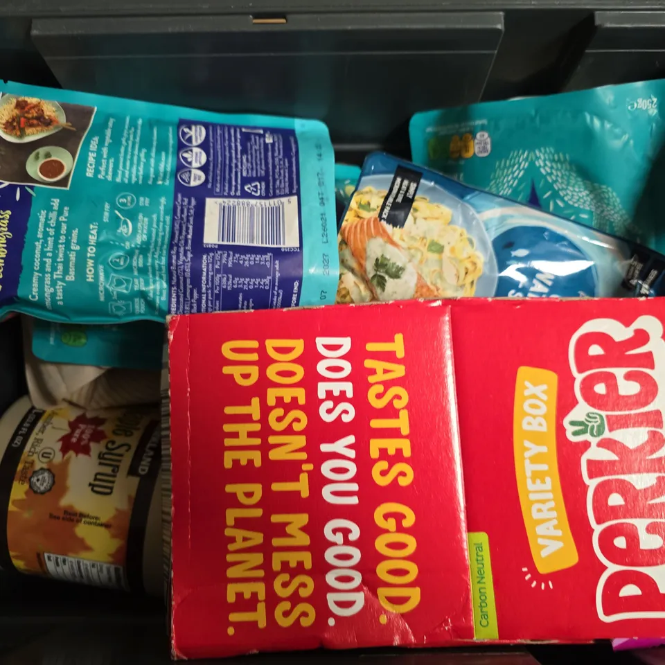 APPROXIMATELY 10 ASSORTED FOOD & DRINK ITEMS TO INCLUDE MAPLE SYRUP, BASMATI RICE, PERKIER VARIETY BOX, ETC - COLLECTION ONLY