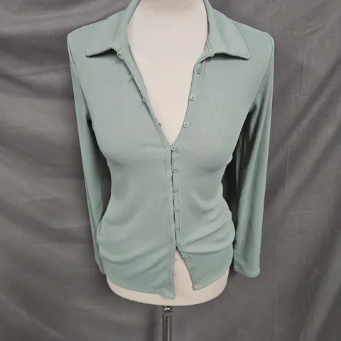 ABERCROMBIE & FITCH RIBBED BUTTON UP TOP IN SAGE SIZE S