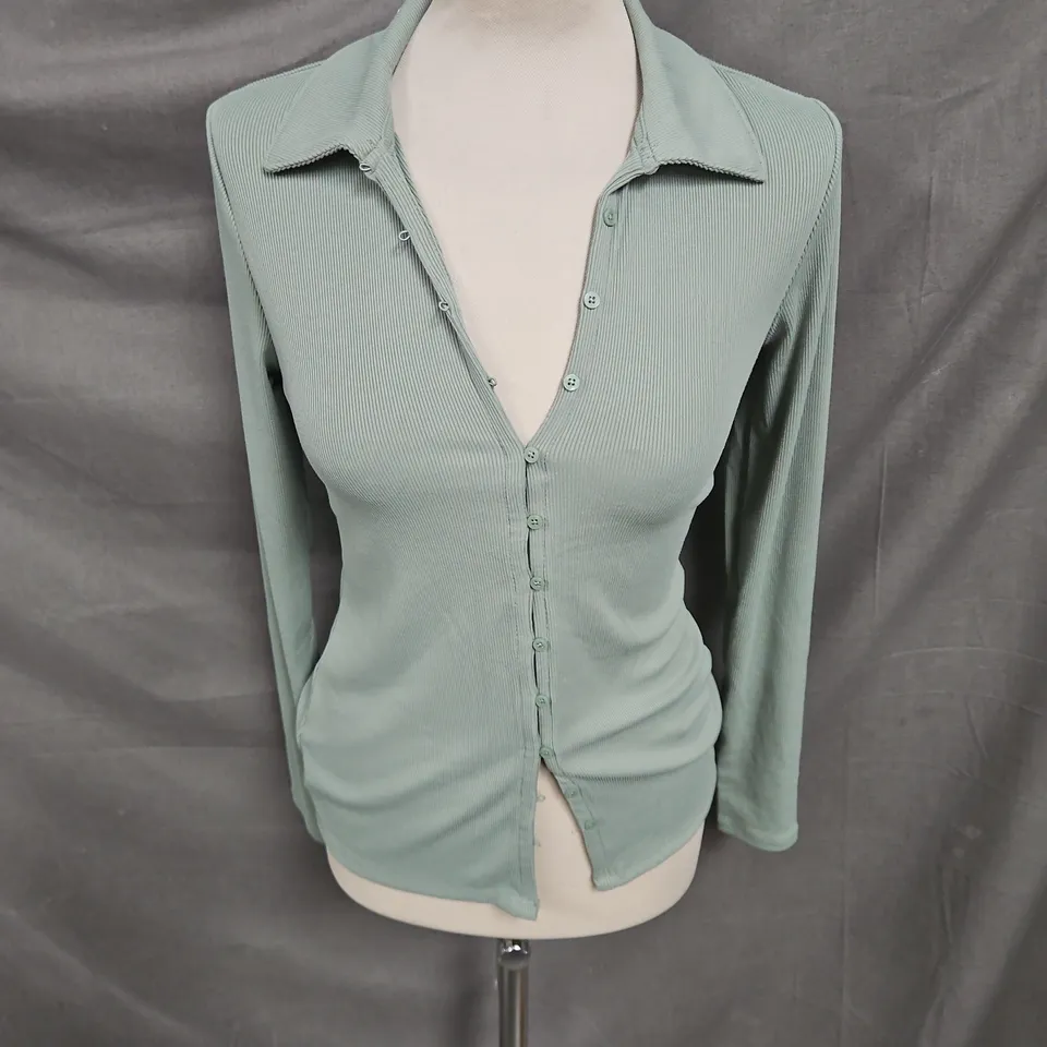ABERCROMBIE & FITCH RIBBED BUTTON UP TOP IN SAGE SIZE S