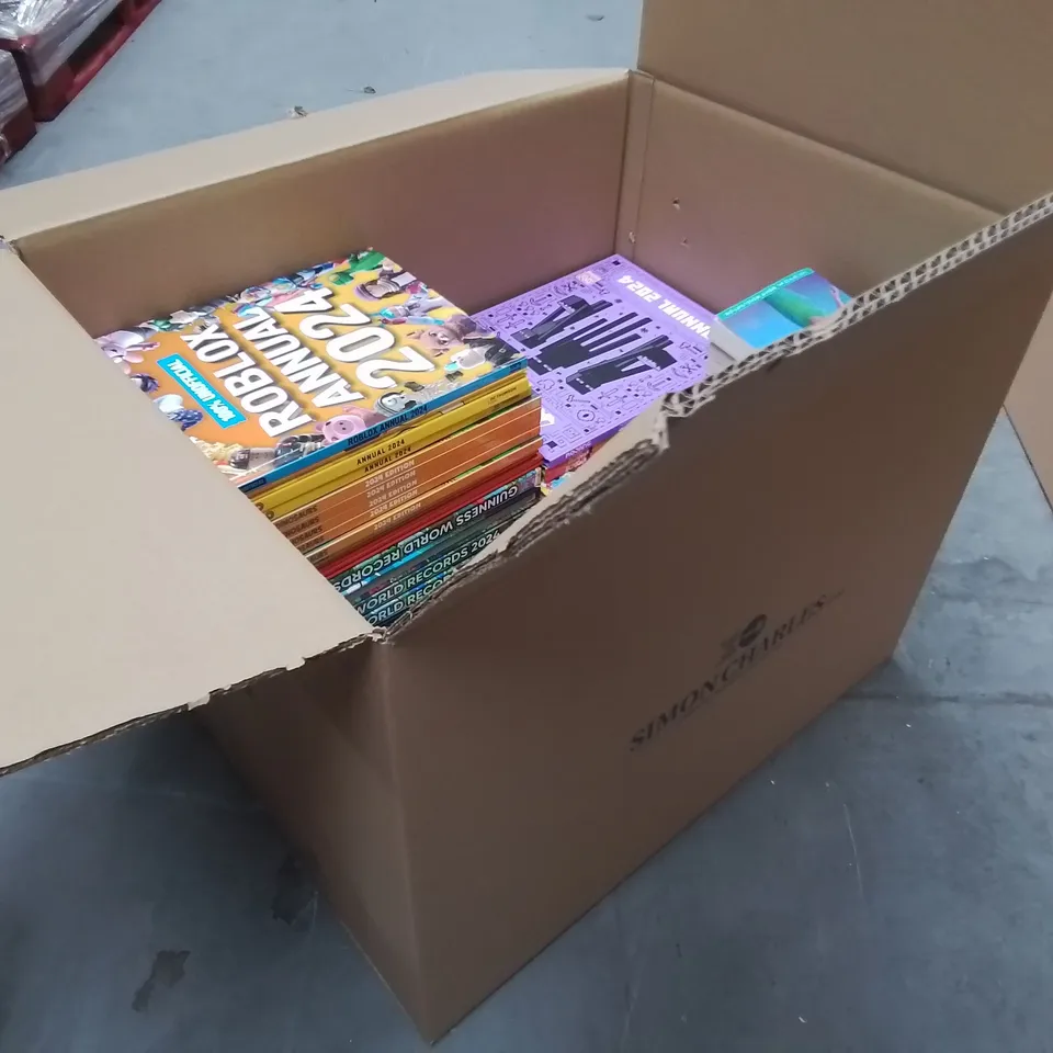 LARGE QUANTITY OF ASSORTED BOOKS AND 2024 ANNUALS TO INCLUDE ROBLOX,  MINECRAFT, MATCH ATTAX AND LITTLE MERMAID