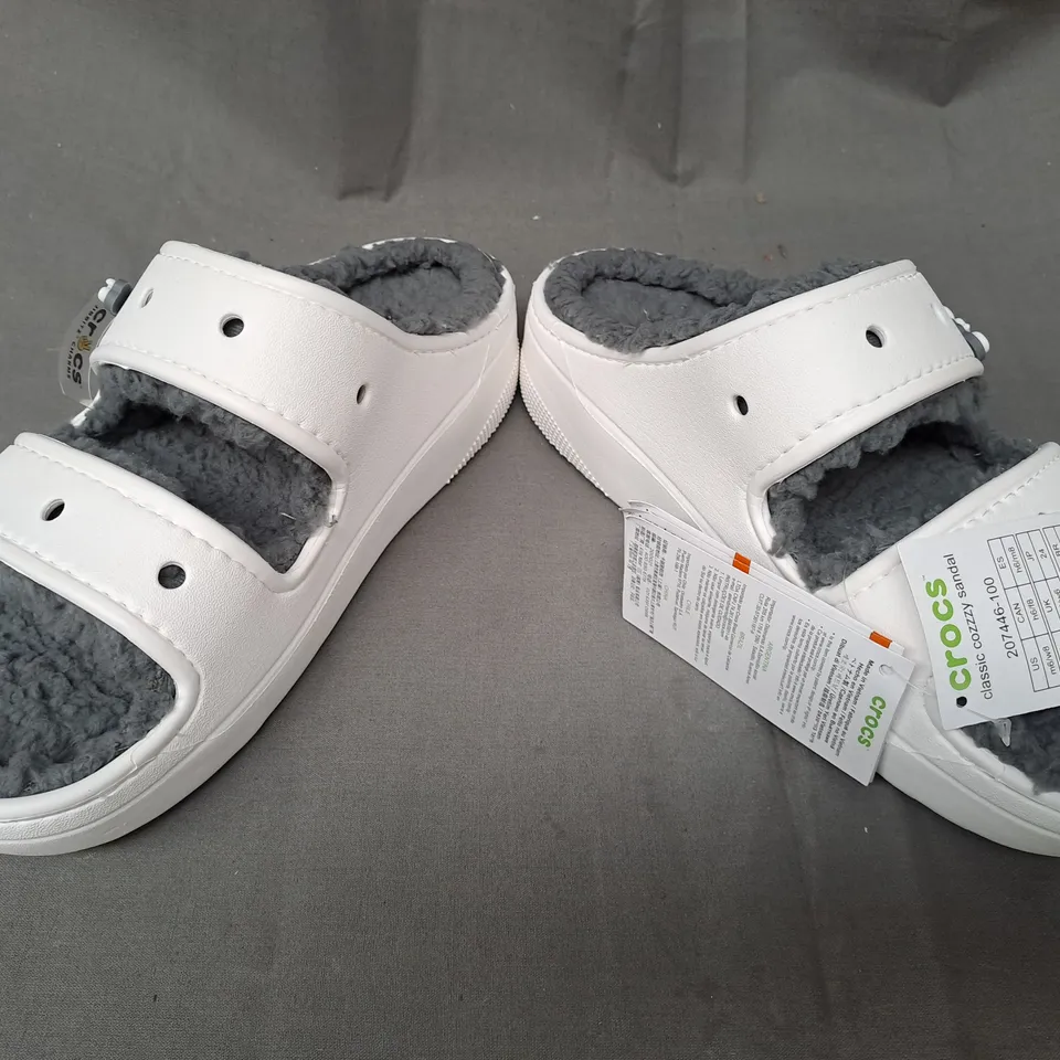 PAIR OF CROCS CLASSIC COZZZY SANDALS IN WHITE UK SIZE M5/W6