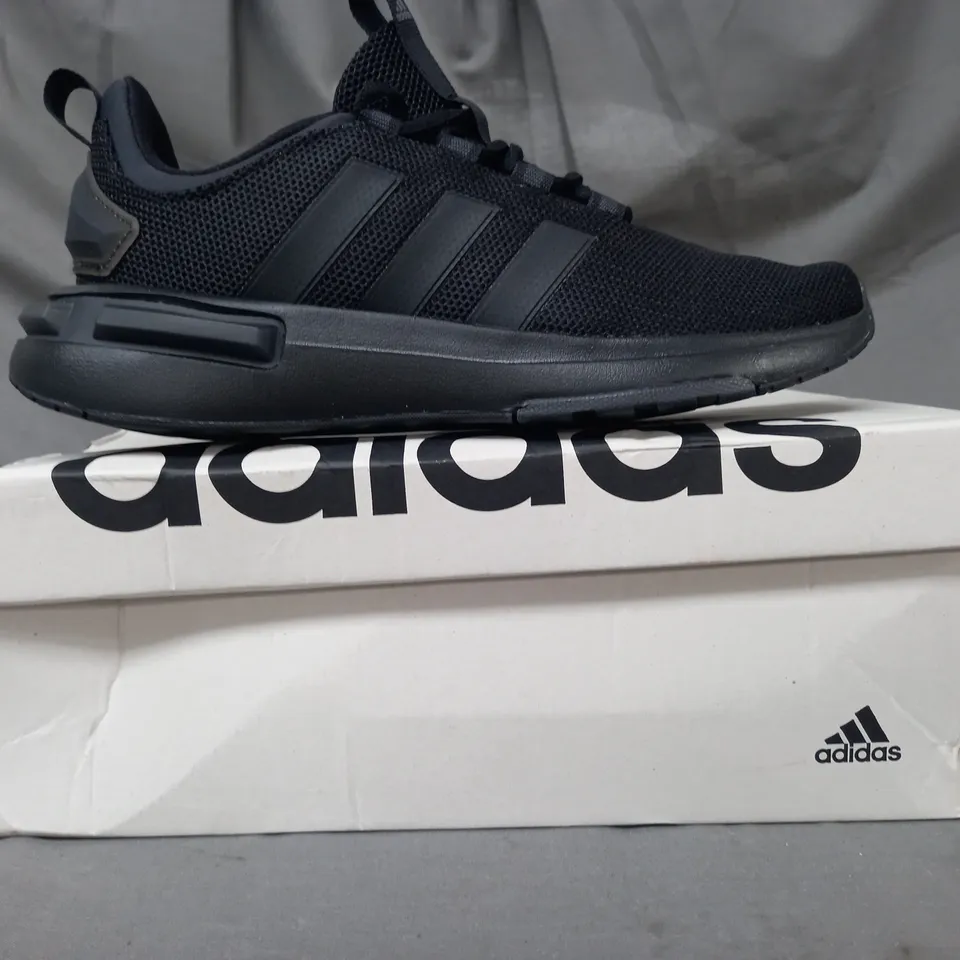 BOXED PAIR OF ADIDAS RACER TR23 SHOES IN BLACK UK SIZE 6