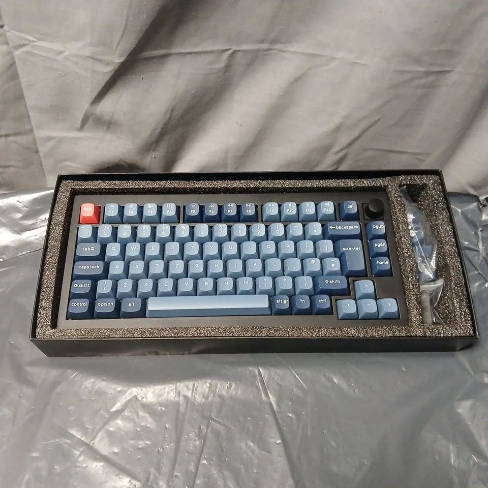 KEYCHRON MECHANICAL KEYBOARD – COMPACT LAYOUT, BLUE KEYCAPS (BOXED)
