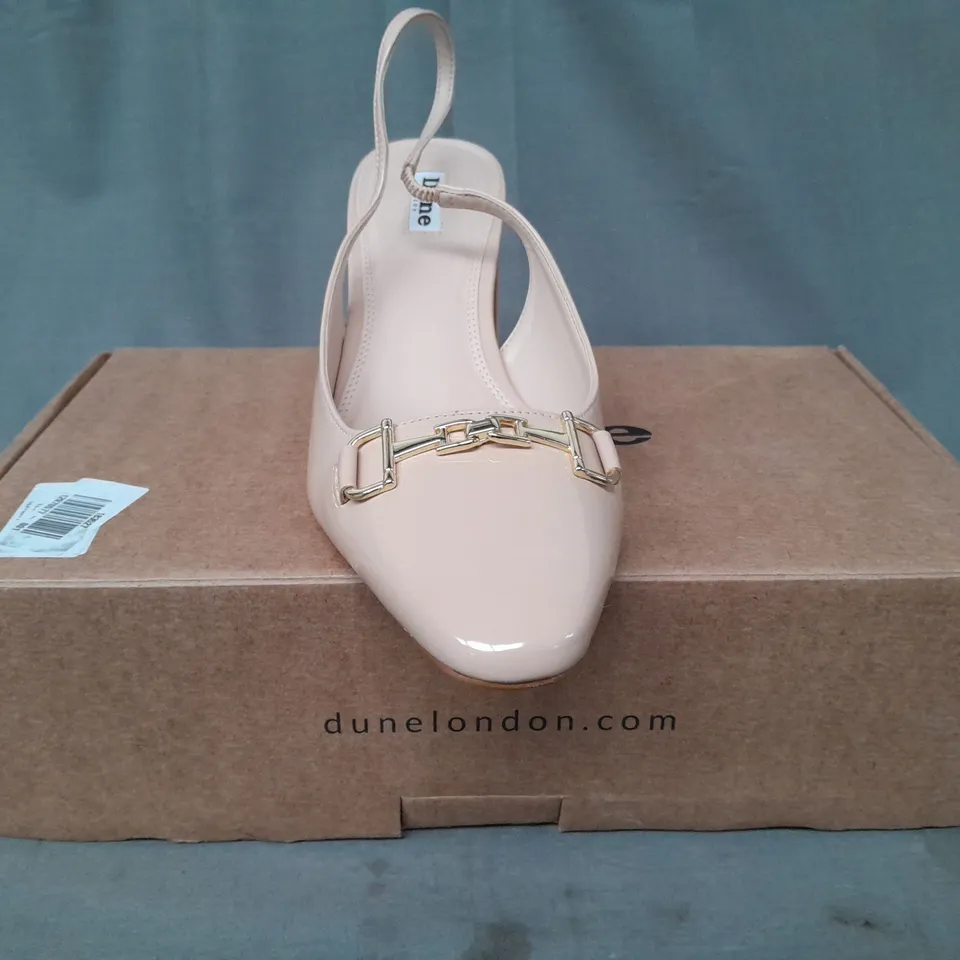 BOXED PAIR OF DUNE LONDON CLOSED TOE BLOCK HEEL SANDALS IN BLUSH SIZE 8