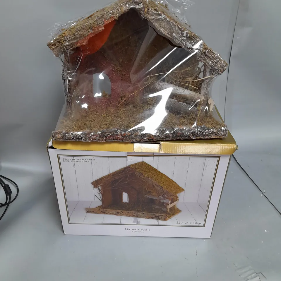BOXED NATIVITY SCENE 32 X 25 X 17cm