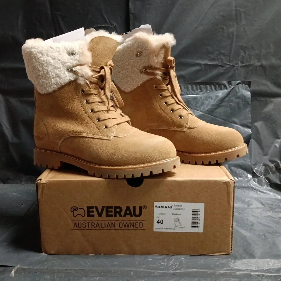 BOXED PAIR OF EVERAU ANKLE BOOTS IN CHESTNUT SIZE EU 40