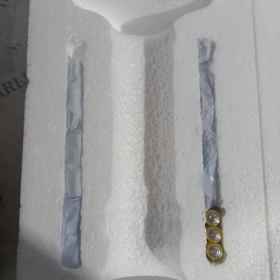 BOXED JULIAN MACDONALD PRE LIT GLASS LIGHT