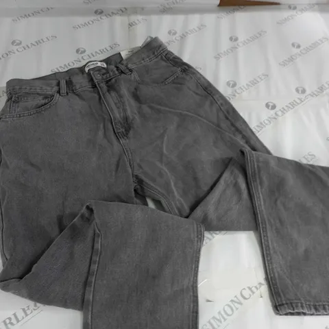 PULL & BEAR MOM HIGH RISE JEANS IN WASHED BLACK - EUR 42