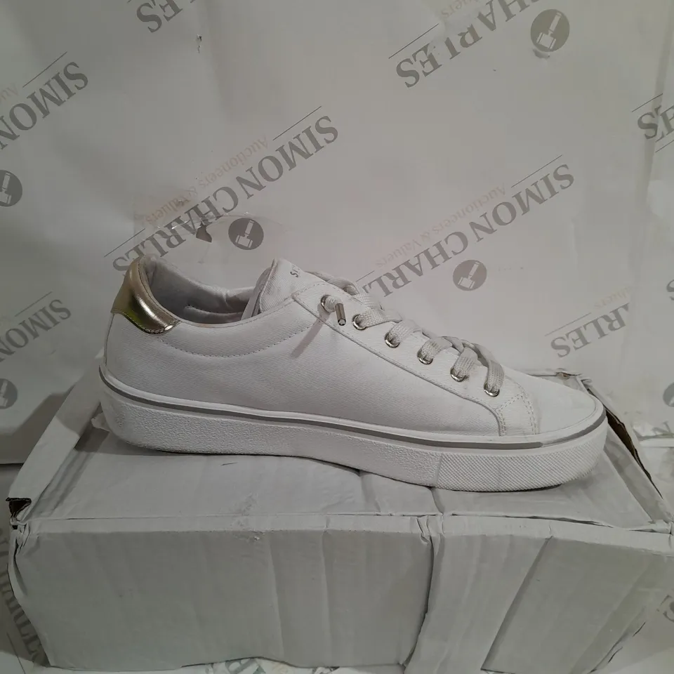 BOXED PAIR OF SKECHERS STREET SHOES IN WHITE UK SIZE 7