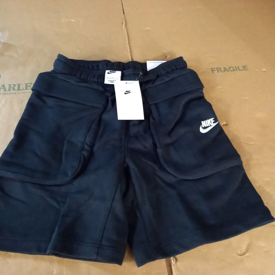 NIKE BOYS BLACK SHORTS - L