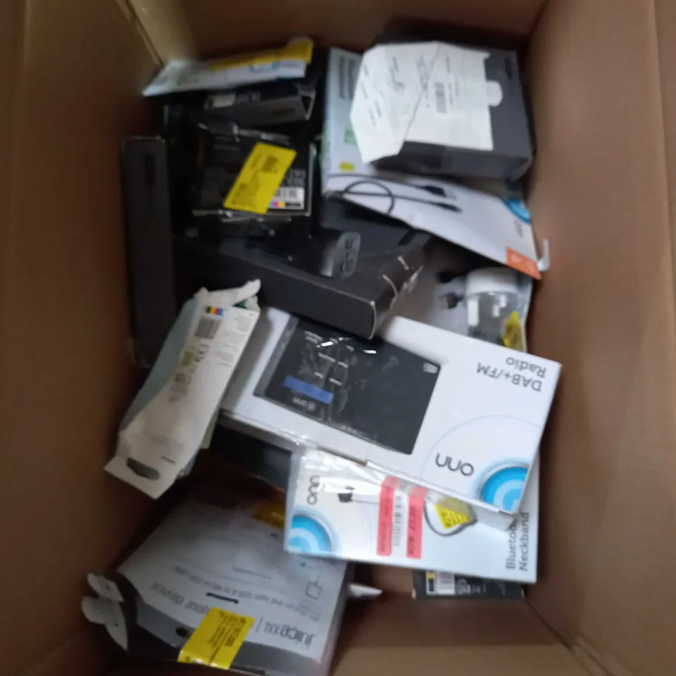 LOT OF APPROXIMATELY 20 ELECTRICAL PRODUCTS TO INCLUDE MIXX , ASDA TECH , ONN ECT