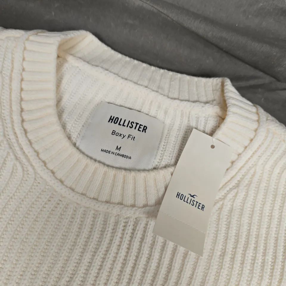 HOLLISTER BOXY FIT LONG SLEEVE SWEATER IN CREAM - MEDIUM