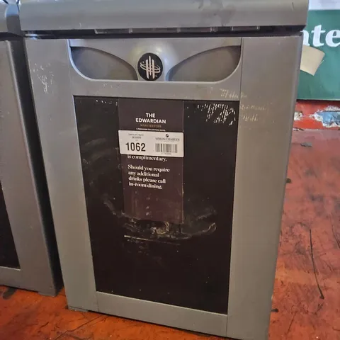 SMEG MINI BAR FRIDGE SC 401