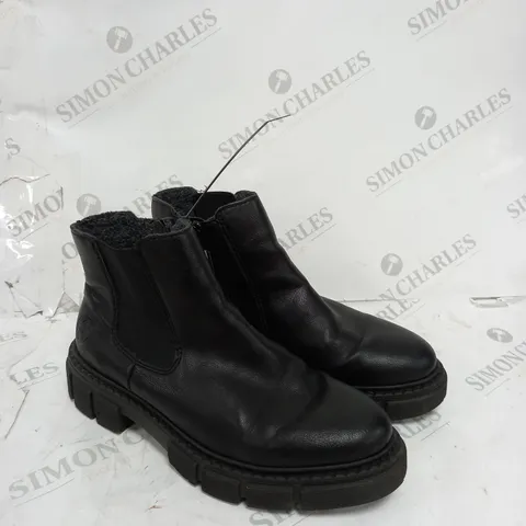BOXED RIEKER M3854-00 CHUNKY ANKLE BOOTS - SIZE 6