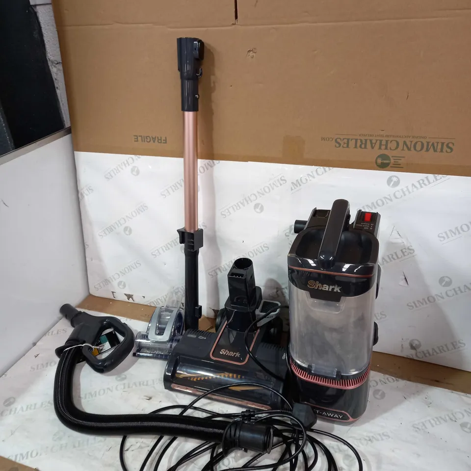 SHARK ANTI HAIR WRAP UPRIGHT PET-HAIR VACUUM