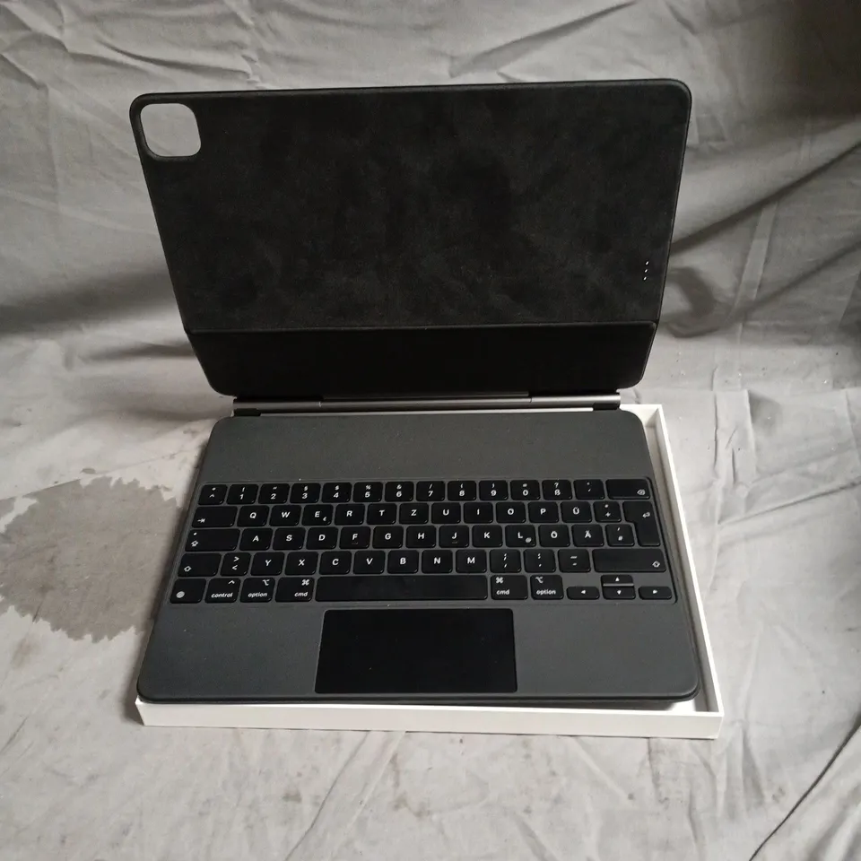 BOXED APPLE IPAD MAGIC KEYBOARD 