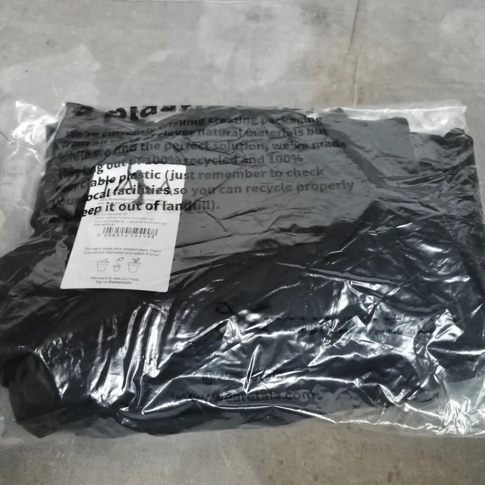 TALA FLEECE FLARED YOGA PANTS – SHADOW BLACK, SIZE MEDIUM (30" INSEAM)