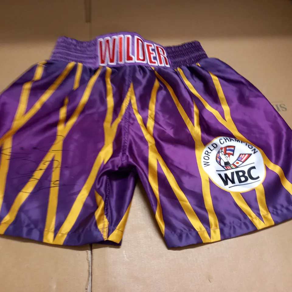 SIGNED BOXING SHORTS - M