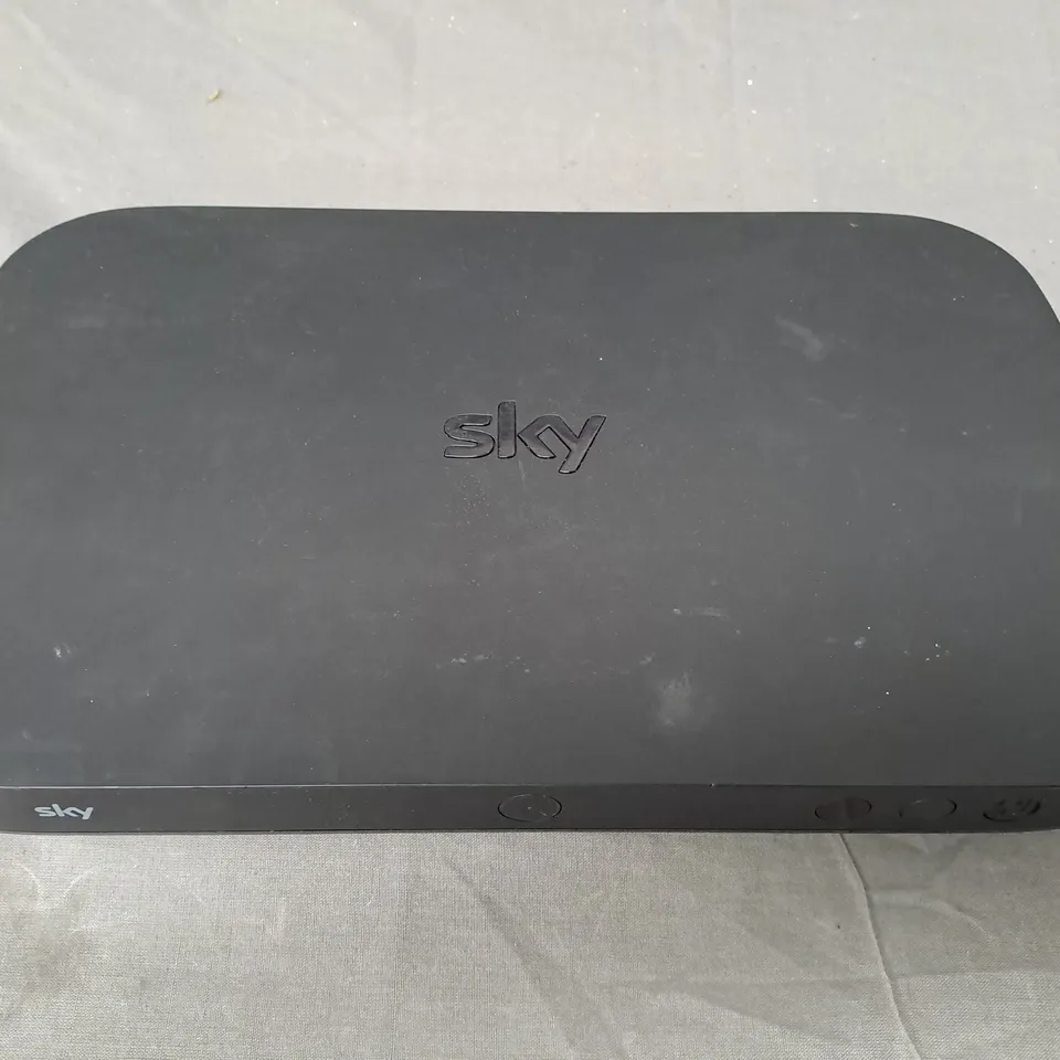 SKY Q BOX ES340D8
