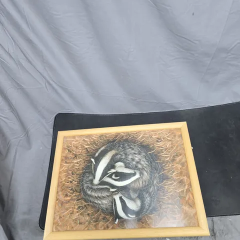 BOX OF APPROXIMATELY 15 ASSORTED ITEMS TO INCLUDE: DINNER TRAY AND PLASTIC CONTAINER 