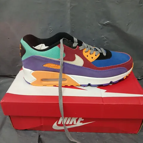 BOXED PAIR OF NIKE AIR MAX 90 QS TRAINERS - 9