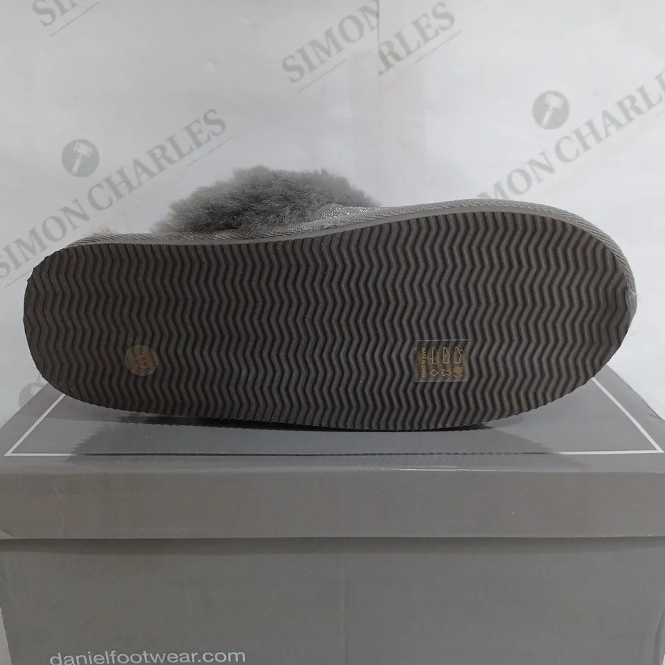 DANIEL FOOTWEAR GLITTER SLIPPER - EU 39