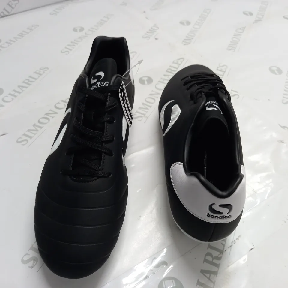 SONDICO BLACK FOOTBALL BOOTS - UK 9