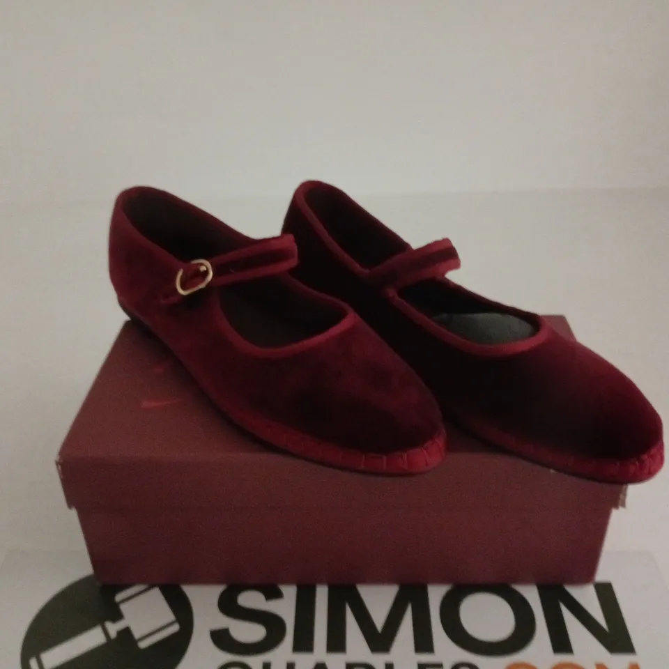 FLABELUS LUCRECIA RED VELVET MARY JANE SHOES SIZE 42 BOXED