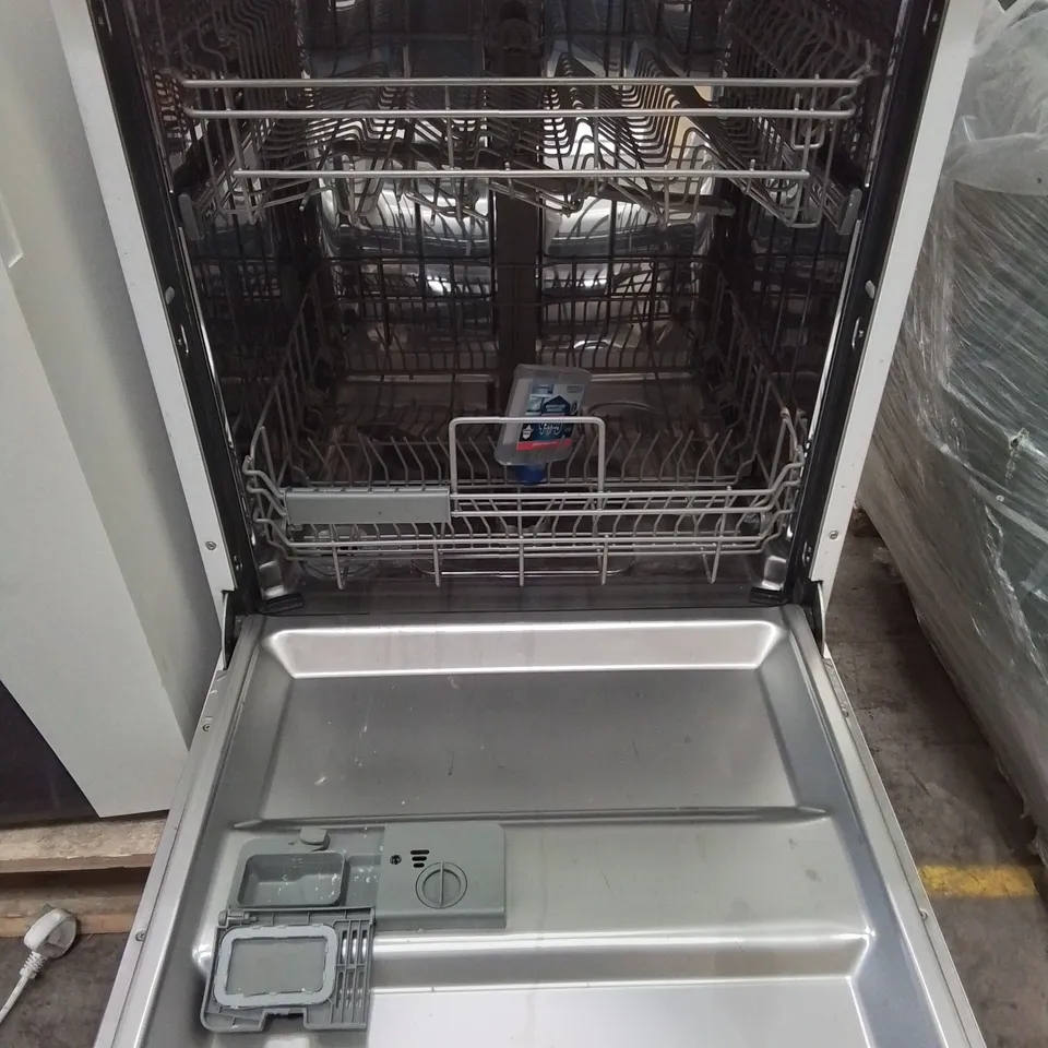 LOT OF 2 APPLIANCES INCLUDES HSM SECURITY B34 DOCUMENT SHREDDER AND STATESMAN FULL SIZE DISHWASHER