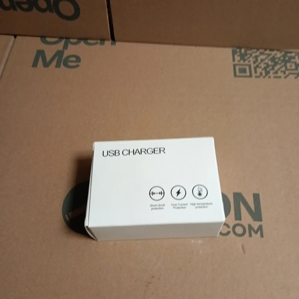 APPROXIMATELY 25 ASSORTED ITEMS INCLUDING GLASS PRO SCREEN PROTECTOR , 25W PD ADAPTER  AND USB CHARGER 