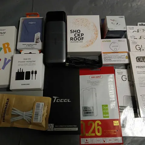 LOT OF ASSORTED MOBILE PHONE ACCESSORIES TO INCLUDE CASES, SCREEN PROTECTORS AND CHARGERS