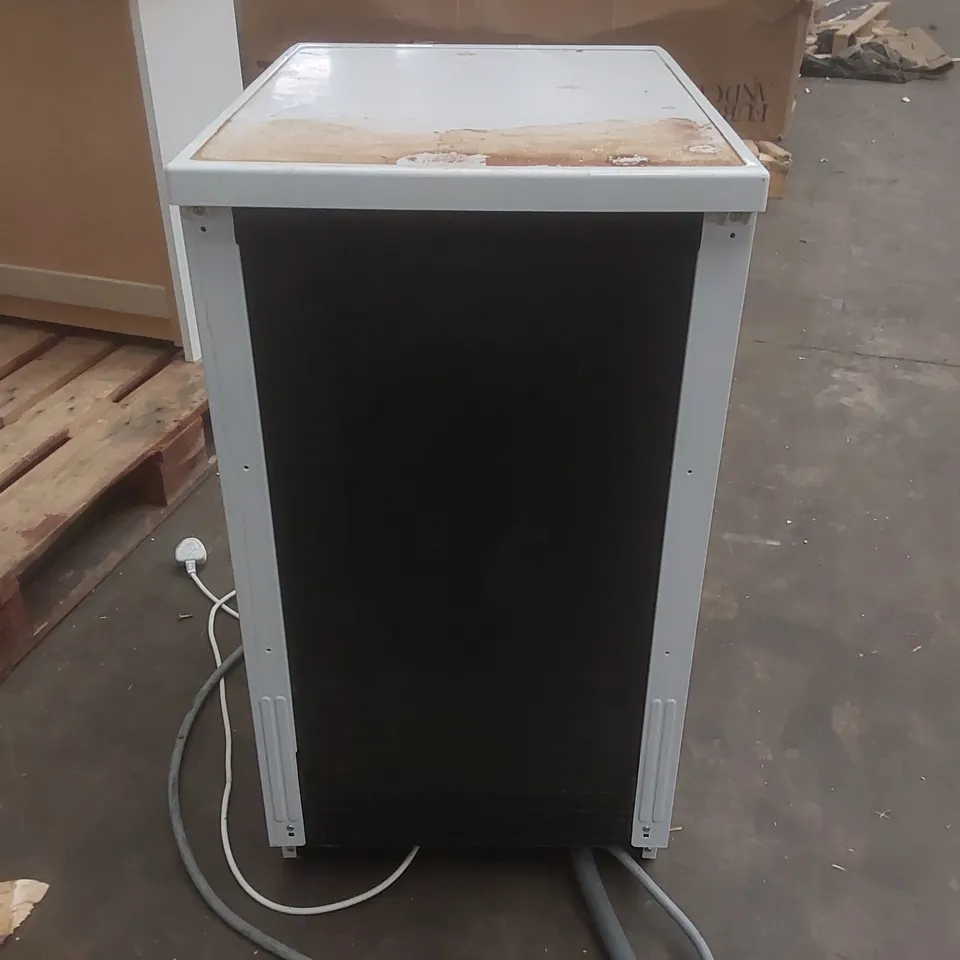 LOGIK LDW45W23 FREESTANDING SLIMLINE DISHWASHER