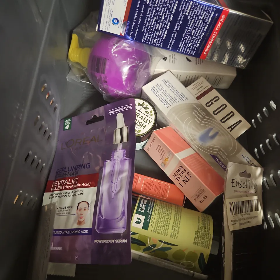 APPROXIMATEY 20 ASSORTED HEALTH AND BEAUTY PRODUCTS TO INCLUDE - TED BAKER EXFOLIATING HAND WASH - SLICK GORILLA HAIR STYLING POWDER - NIVEA LOTION - ETC