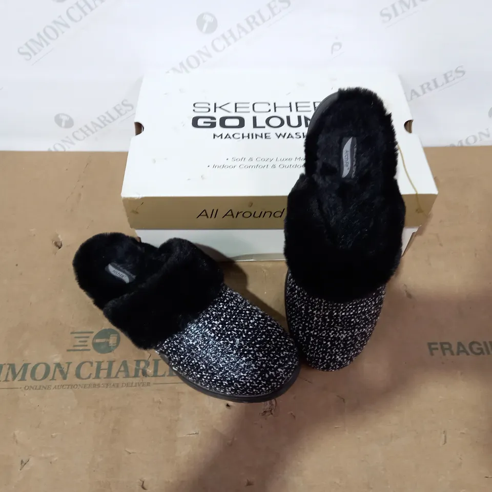 BOXED PAIR OF SKECHERS SLIPPERS - SIZE 6