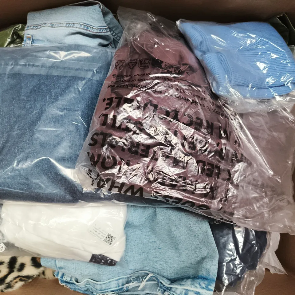 APPROXIMATELY 20 ASSORTED CLOTHING AND FASHION PRODUCTS IN VARIOUS STYLES AND SIZES - COLLECTION ONLY