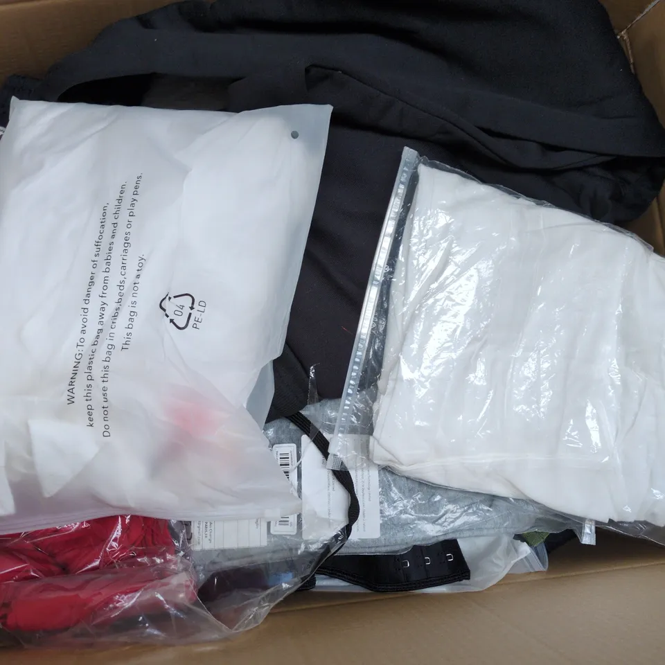 APPROXIMATELY 30 ASSORTED CLOTHING ITEMS IN VARIOUS SIZES, STYLES & COLOURS TO INCLUDE BRANDS SUCH AS MINT LIMIT, DAMART, FORGOTTEN TRIBES, ETC - COLLECTION ONLY