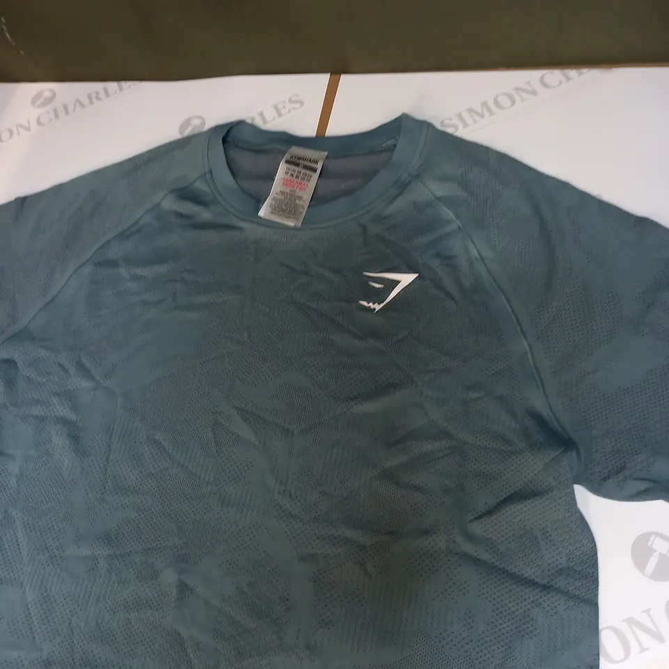 GYMSHARK TRANING SHIRT SIZE M 